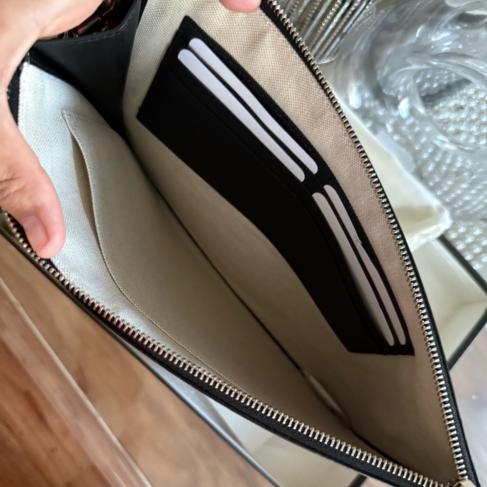 COPY - Gucci pouch - Picture 10 of 11